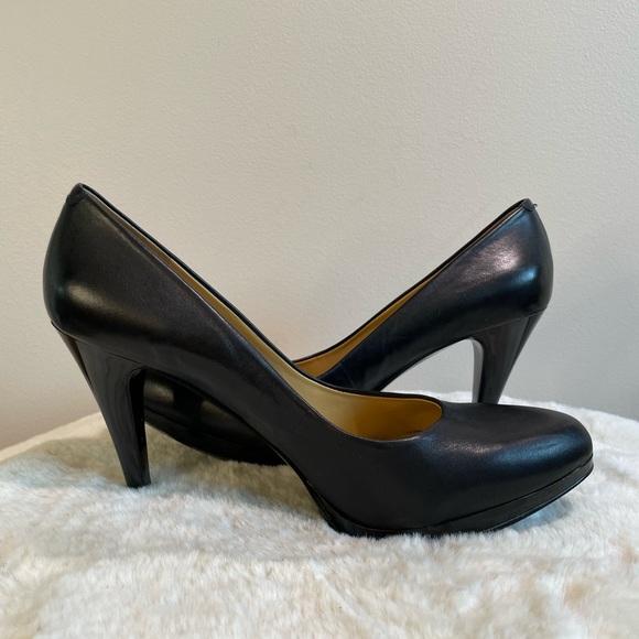 Nine West Leather Pumps (9.5) - Picture 4 of 10